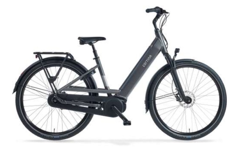 <p>Comfort en betrouwbaarheid staan centraal bij de Cortina E-Fello: de accu is stijlvol ge&iuml;ntegreerd in de slanke onderbuis, en de krachtige Bosch middenmotor zorgt ervoor dat je moeiteloos jezelf &eacute;n je spullen vervoert.</p>
