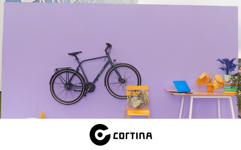<p>Ontdek Cortina - of we nu naar het werk gaan, naar school, stad of de sportclub: onze fiets moet altijd voor ons klaarstaan. Met dat in gedachten ontwikkelen wij onze fietsen: e-bikes, snelle designfietsen en family bikes. En ja, ook...</p>
