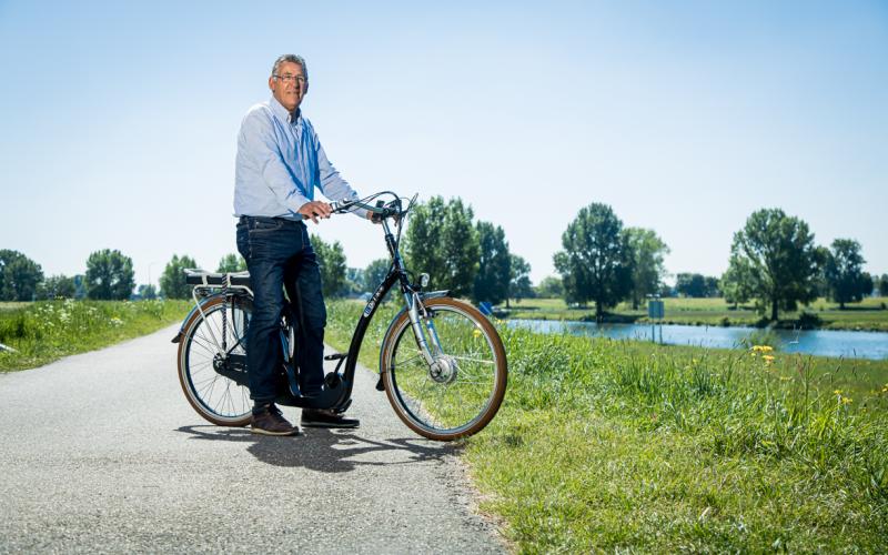 <p>Een comfortabele en ontspannen fietshouding die de gewrichten ontlast; dat is wat u kunt verwachten van de Suelo. De afstand tussen het zadel en de grond is vergelijkbaar met de afstand van het zadel tot de pedalen. Dit zorgt voor een prettige fietsbeweging die de heupen, knie&euml;n en enkels ontlast.&nbsp;</p>
