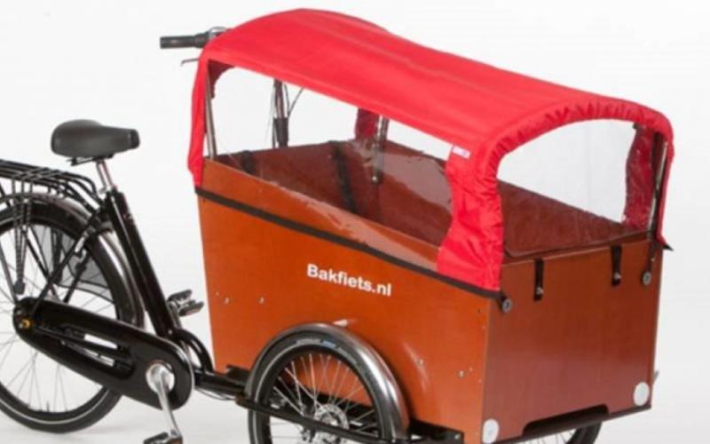 <p>Ook de Cargo Trike is te huur bij Guill van de Ven Fietsspecialist! Deze bakfiets is ideaal voor kinderfeestjes of toertochten met de kinderen.&nbsp;Het lekkere van zo&rsquo;n driewielbakfiets is dat u veel stabieler bent en nooit meer met uw voeten op de weg hoeft te staan, ze leunen namelijk gewoon op de pedalen.</p>
